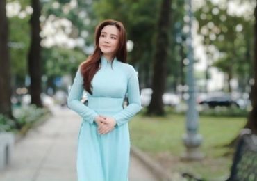 Sau sinh con, Vy Oanh cho ra mắt MV ‘Mùa noel xanh’
