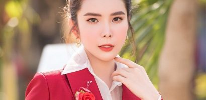 Hoa hậu Huỳnh Vy rớt nước mắt khi nhận bằng khen