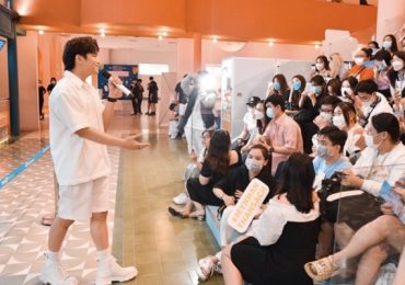 ‘Mỹ nam Thái Lan’ Nanon khuấy động khán giả Việt trong buổi họp fan