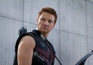 ‘Thần tiễn’ Jeremy Renner gặp tai nạn nguy kịch, Hollywood dõi theo cầu nguyện