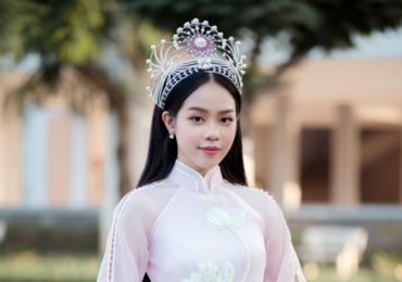 Trở lại trường đại học, Hoa hậu Thanh Thủy được nhiều sinh viên chào đón nồng nhiệt