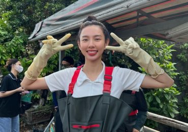 Hoa hậu Thuỳ Tiên nhặt rác cùng các bạn trẻ bảo vệ môi trường