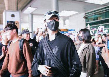 BamBam (GOT7) nôn tìm chỗ đi ăn bánh tráng trộn khi vừa đáp tại Thành phố Hồ Chí Minh