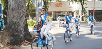Thí sinh Miss Cosmo Vietnam 2023 đạp xe vì môi trường tại Thành phố Hồ Chí Minh