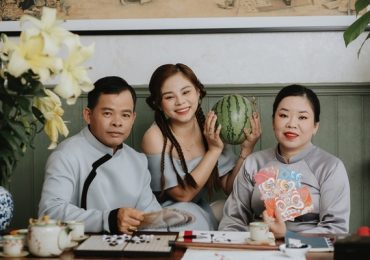 TikToker Phan Yến Nhi cùng gia đình diện áo dài Hà Thanh Huy đón Tết