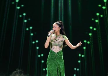 Hoa hậu H’Hen Niê bất ngờ ‘cầm mic’ thể hiện giọng hát trước hàng ngàn khán giả