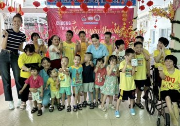 Hoa hậu Bảo Ngọc trao quà Tết cho các em nhỏ tại Trung tâm Nuôi dưỡng Bảo trợ Trẻ em Gò Vấp