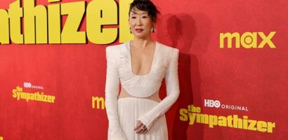 Sandra Oh tiếp tục lăng-xê đầm Công Trí tại thảm đỏ Los Angeles