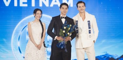 Tuấn Ngọc cùng dàn thí sinh Mr World 2024 nhận bảng tên đại diện quốc gia