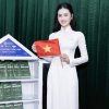 Hoa hậu Ý Nhi trao tặng hàng ngàn cuốn sách cho học sinh vùng sâu vùng xa