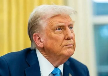 Ông Trump bất ngờ ‘quay xe’ phút chót