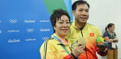 ‘Bông hồng thép’ Nguyễn Thị Nhung được bắn súng thế giới trao món quà rất đặc biệt