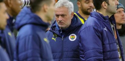 Mourinho bị cấm chỉ đạo 4 trận, nộp phạt hơn 1 tỷ đồng