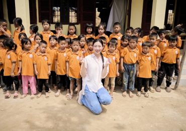 Lương Thuỳ Linh đến vùng sâu sơn sửa trường học