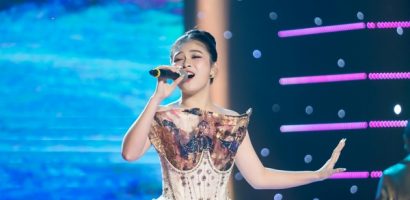 Ca sĩ Trân Oanh khuấy động sân khấu với ca khúc ‘Vó ngựa trên đồi cỏ non’