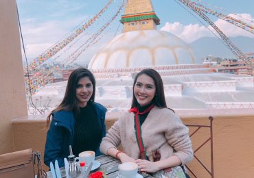 Tường Linh gặp lại Miss Intercontinental Nepal trong chuyến hành hương đầu năm