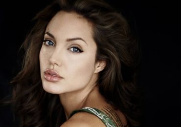 Angelina Jolie – Từ ‘gái hư’ làng giải trí đến ‘bà hoàng’ Hollywood đương đại