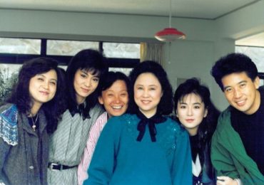 Nữ đạo diễn ‘Bao Thanh Thiên’ sống cảnh chồng chung qua đời