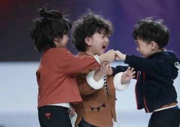 Cậu bé 4 tuổi gây sốt sau cú ngã ở tuần thời trang Thượng Hải