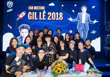 Gil Lê rơi nước mắt vì món quà sinh nhật từ người hâm mộ tại fanmeeting