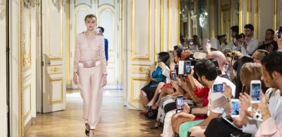 NTK gốc Việt khiến cả Thế giới trầm trồ tại ‘Paris Fashion Week’