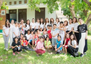 Các người đẹp của Miss Supranational Vietnam 2018 đến thăm làng trẻ em SOS