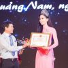Lãnh đạo tỉnh Quảng Nam trao bằng khen cho Hoa hậu Tiểu Vy