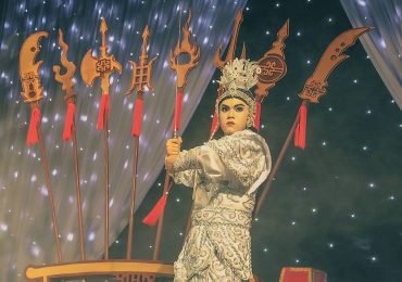 Hotboy Quang Anh biến hoá thành hình tượng nghệ sĩ cải lương tuồng cổ