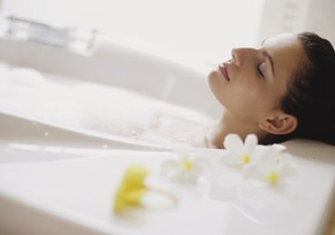 12 nguyên liệu thêm vào bồn tắm giúp da sáng mịn, thải độc