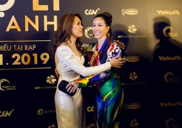 Hoa hậu Thu Hoài hội ngộ, ôm chặt Mỹ Tâm trong đêm ra mắt phim ‘Chị trợ lý của anh’