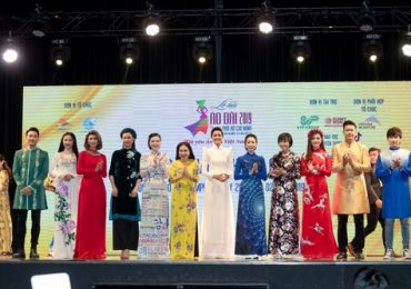 H’Hen Niê diện áo dài trắng thanh lịch quảng bá quốc tế trong ‘Lễ hội áo dài TP.HCM’