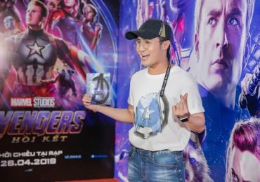 Huỳnh Lập thích thú trò chuyện rôm rả cùng cầu thủ Quang Hải trên thảm đỏ ‘Avengers: Endgame’