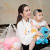 Hoa hậu Huỳnh Vy đi gắp thú bông tặng các trẻ em mồ côi
