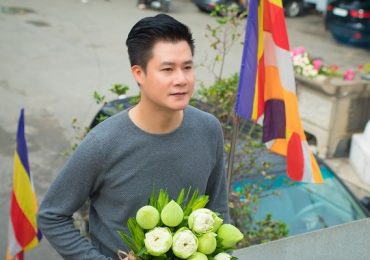 Quang Dũng tặng đĩa hát về mẹ trong các chùa nhân mùa Vu lan