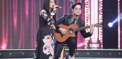 Ngọc Sơn đệm đàn cho danh ca Họa Mi hát ngay tại sân khấu ‘Tuyệt đỉnh Bolero 2020’