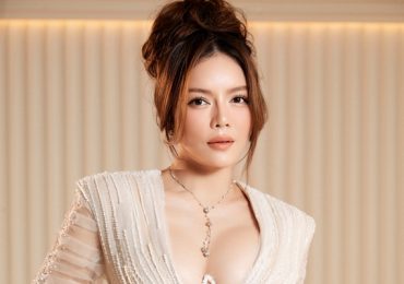 Lý Nhã Kỳ diện váy đầy khiêu khích dự show của Lê Thanh Hòa