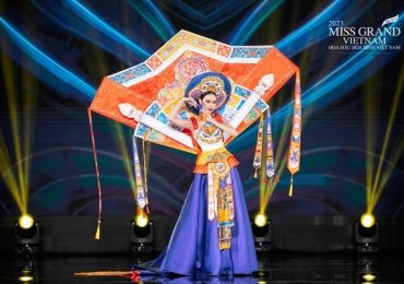Thí sinh Miss Grand Vietnam 2023 kiêu sa trong thiết kế lấy cảm hứng từ Pháp lam Huế