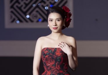 Hoa hậu Dương Yến Nhung diện váy đỏ rực rỡ tại sự kiện