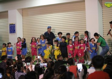 Lê Dương Bảo Lâm cùng Chí Thiện, Lâm Vỹ Dạ và 18 em bé nhảy vũ điệu ‘Oải cả chưởng’ 