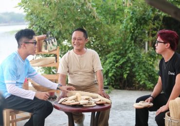 MC Hoàng Rapper đưa ca sĩ Hồ Khánh Long khám phá nghề làm sản phẩm xơ mướp tại TP.HCM
