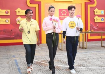 Siêu mẫu Vũ Thu Phương dạy catwalk ‘mổ cò’ cho MC Quyền Linh