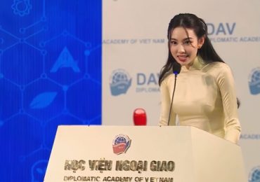Hoa hậu Thuỳ Tiên đối thoại với Tổng Thư ký ASEAN
