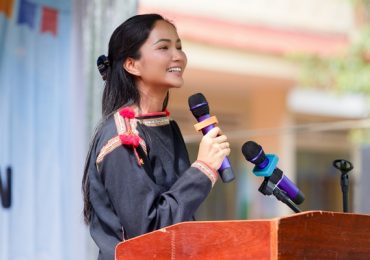 H’Hen Niê đón tuổi mới bằng thư viện thân thiện tại quê nhà