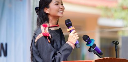 H’Hen Niê đón tuổi mới bằng thư viện thân thiện tại quê nhà